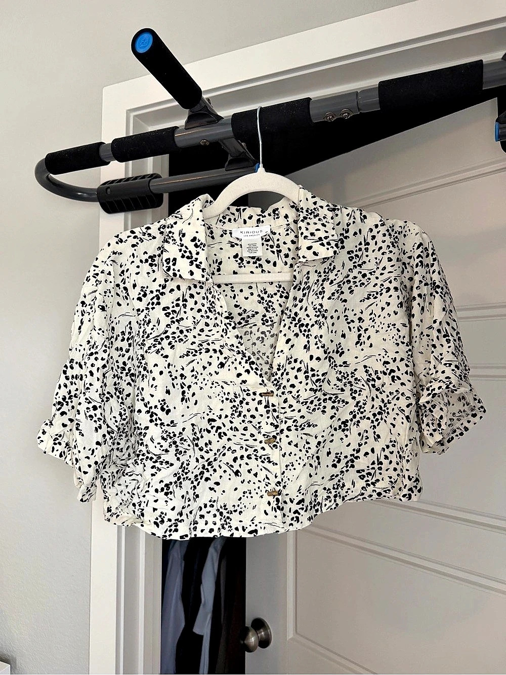 KiriouS Floral Blouse in White & Black Like New